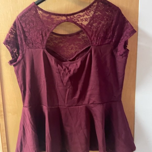 Maroon peplum too great condition - Picture 2 of 3